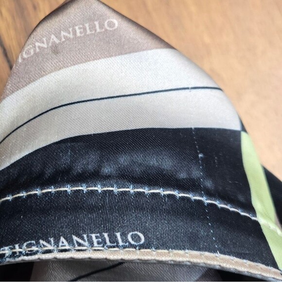 Tignanello Silver Pebbled Italian Leather Crossbody Bag In Excellent Condition. - Picture 11 of 15